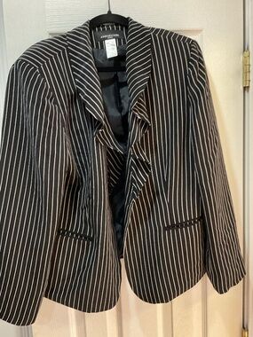 Jones New York Women’s 100% Silk Black Pinstripe Blazer Size: 16W Pre Owned